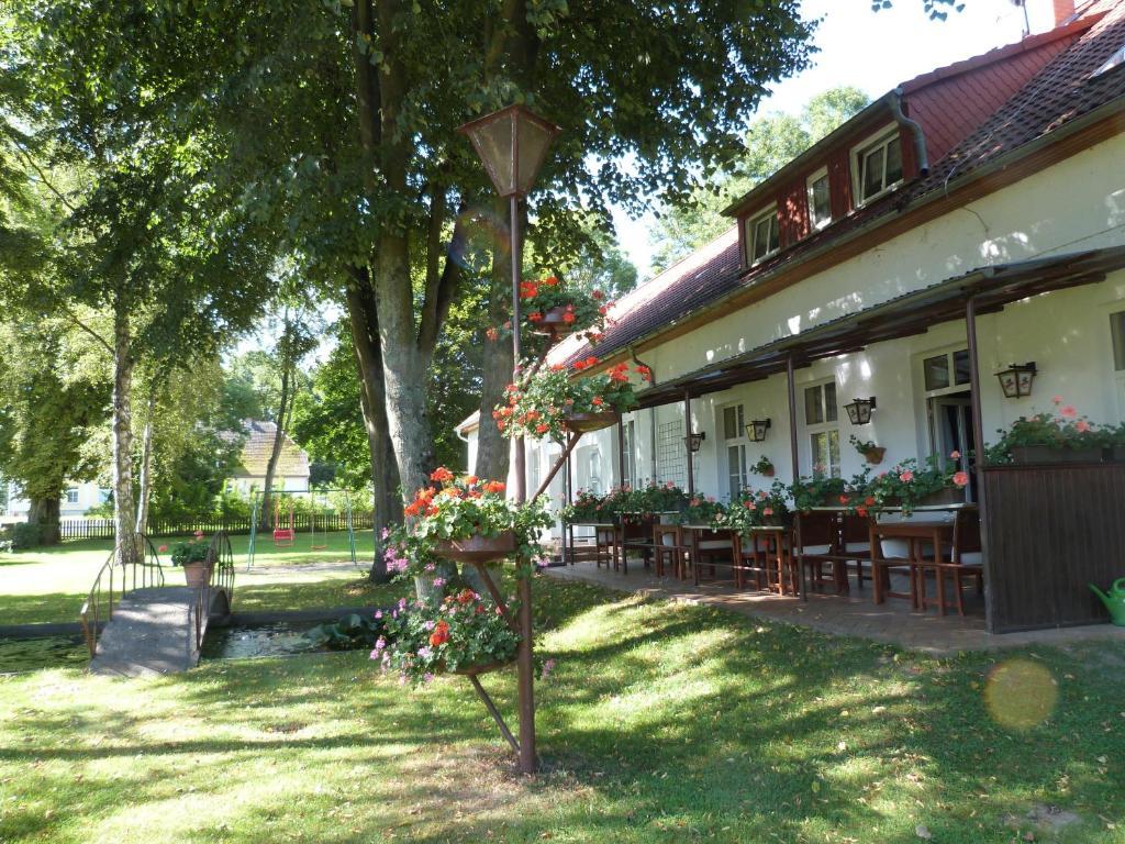 ホテルLandhaus Dargelin Behrenhoff エクステリア 写真