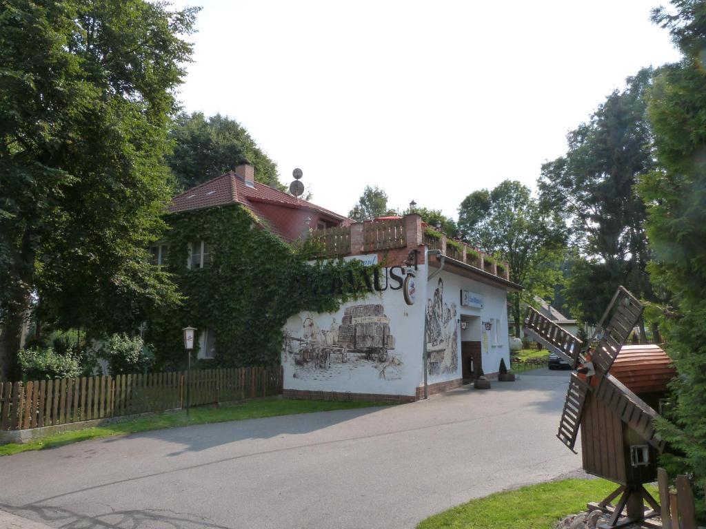 ホテルLandhaus Dargelin Behrenhoff エクステリア 写真